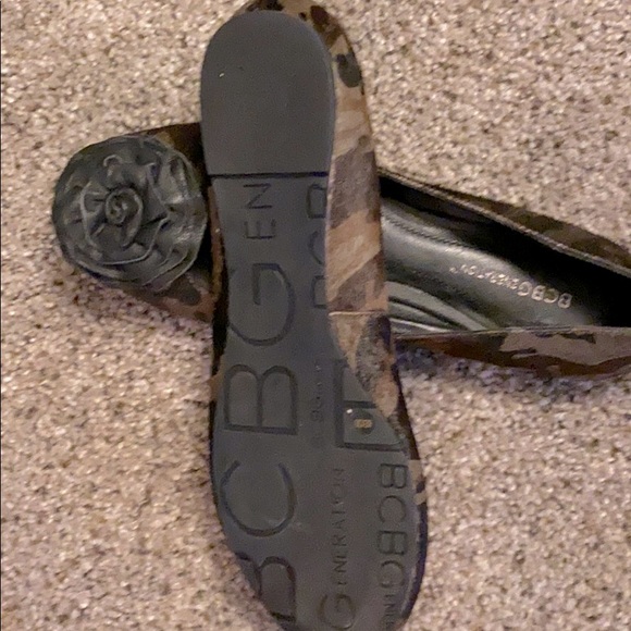 New BCBG camo print flat - Picture 4 of 4